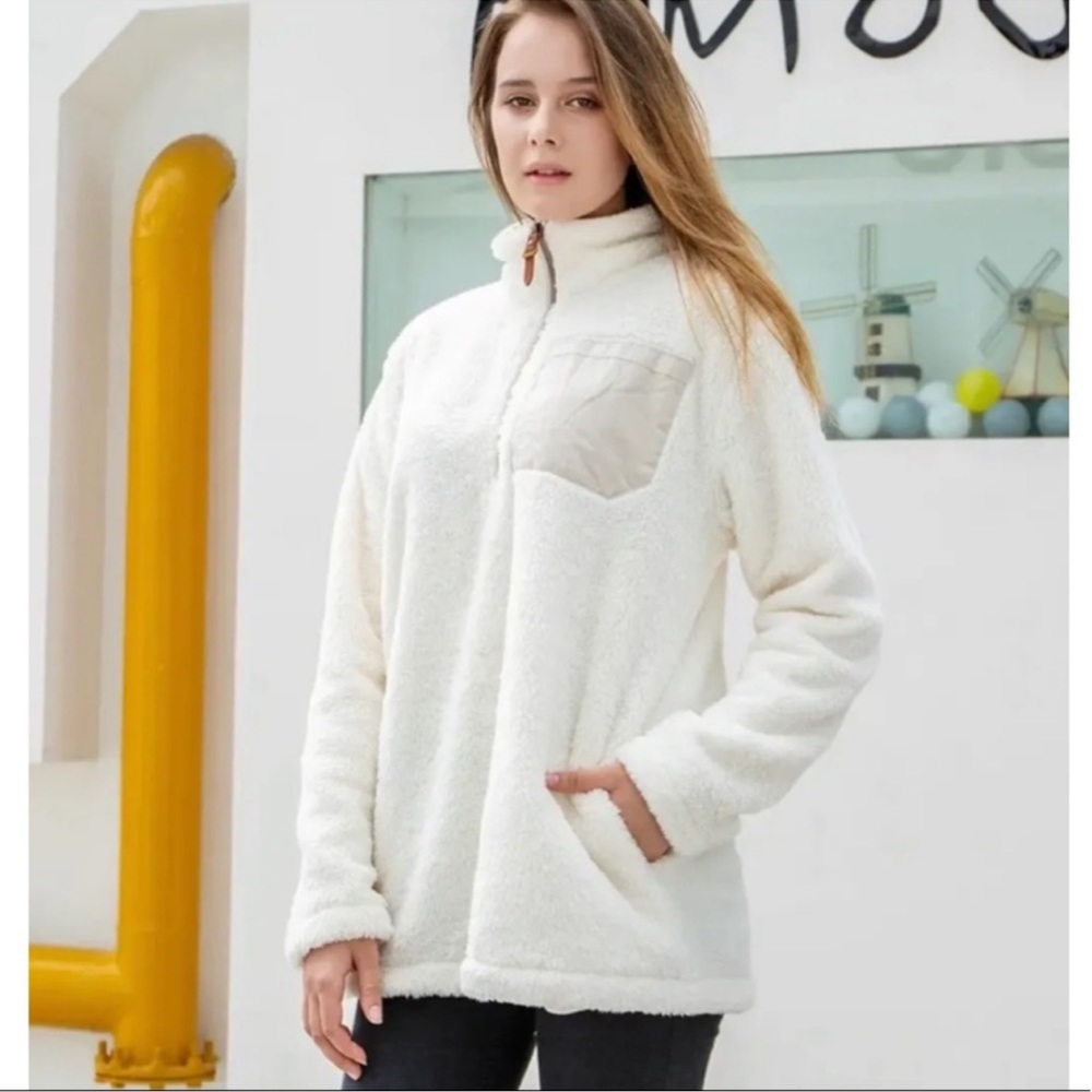 NWT. Jen & Co. cream faux Sherpa pullover.